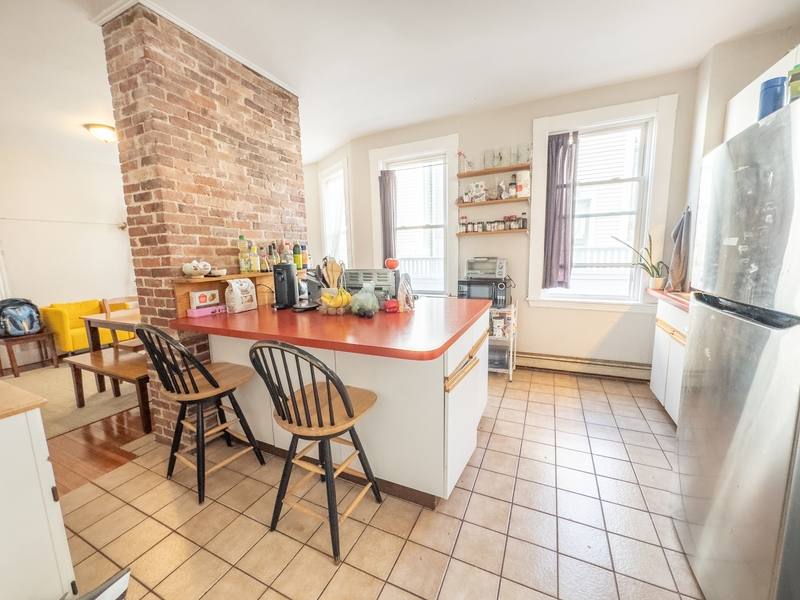 Apartment for rent at 589 Franklin St #1, Cambridge, MA 02139