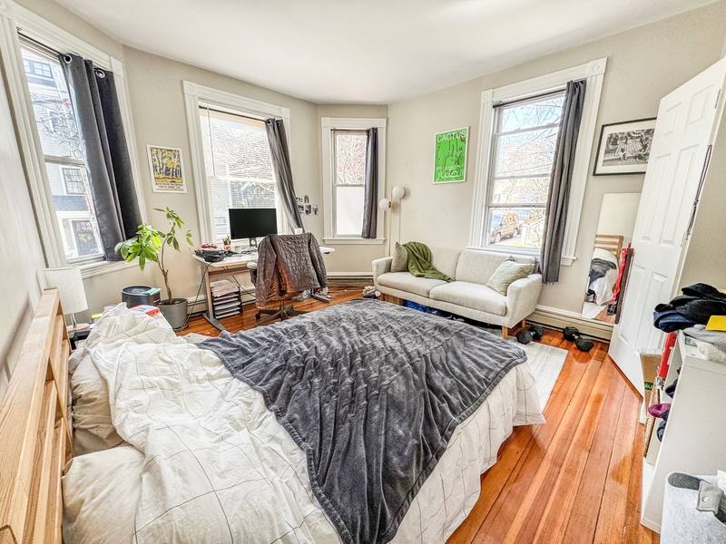 Apartment for rent at 589 Franklin St #1, Cambridge, MA 02139