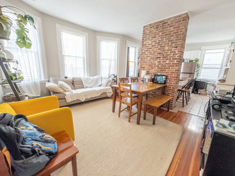 Apartment for rent at 589 Franklin St #1, Cambridge, MA 02139