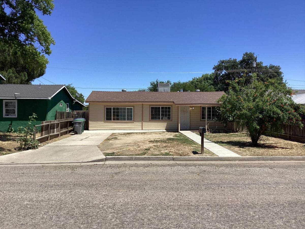 House for rent at 212 2nd St, Gustine, CA 95322
