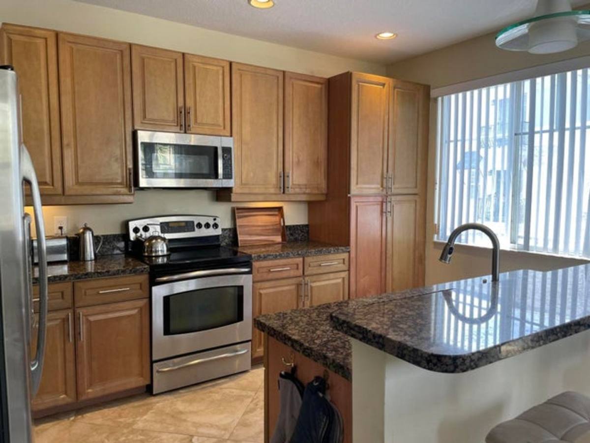 Townhouse for rent at 552 NW 39th Circle N, Boca Raton, FL 33431