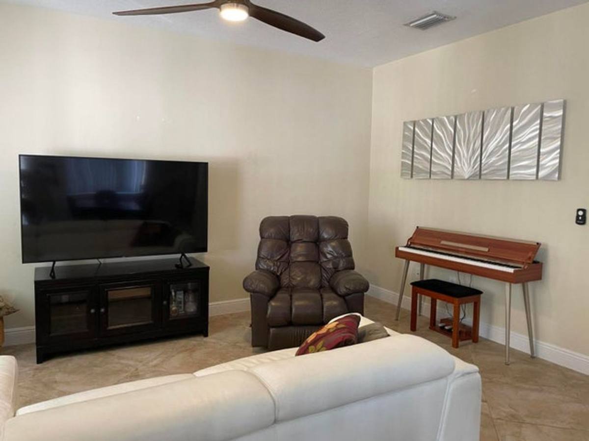 Townhouse for rent at 552 NW 39th Circle N, Boca Raton, FL 33431