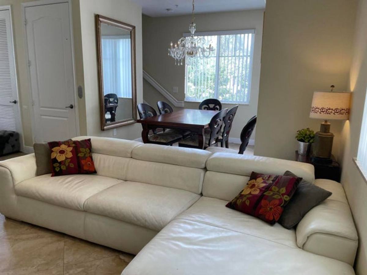 Townhouse for rent at 552 NW 39th Circle N, Boca Raton, FL 33431