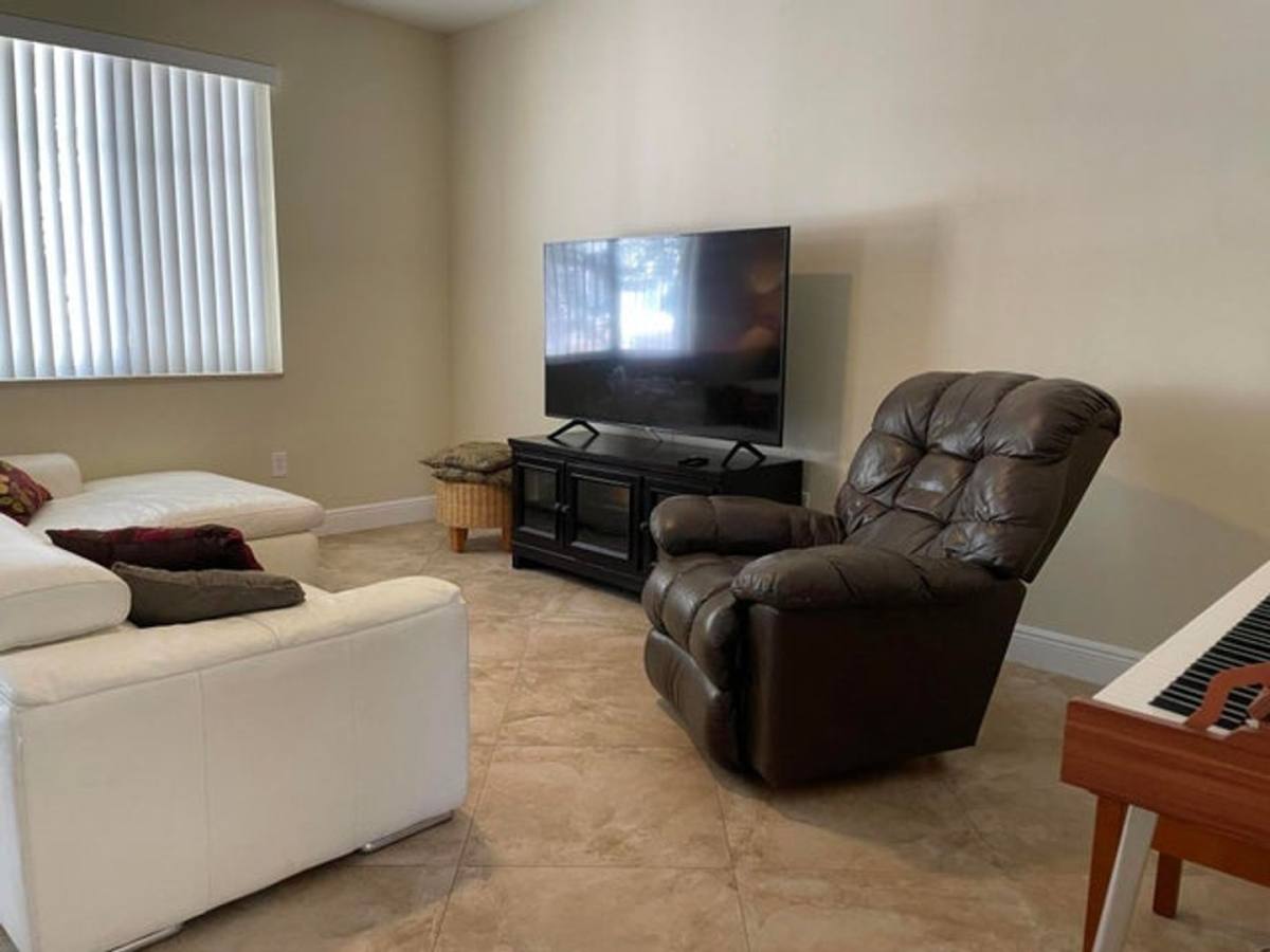 Townhouse for rent at 552 NW 39th Circle N, Boca Raton, FL 33431