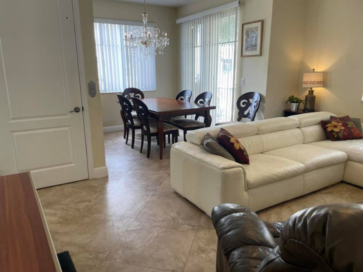 Townhouse for rent at 552 NW 39th Circle N, Boca Raton, FL 33431