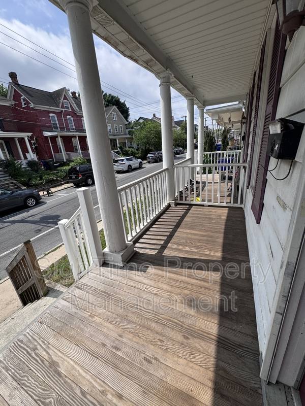 Apartment for rent at 627 N Mulberry St, Hagerstown, MD 21740