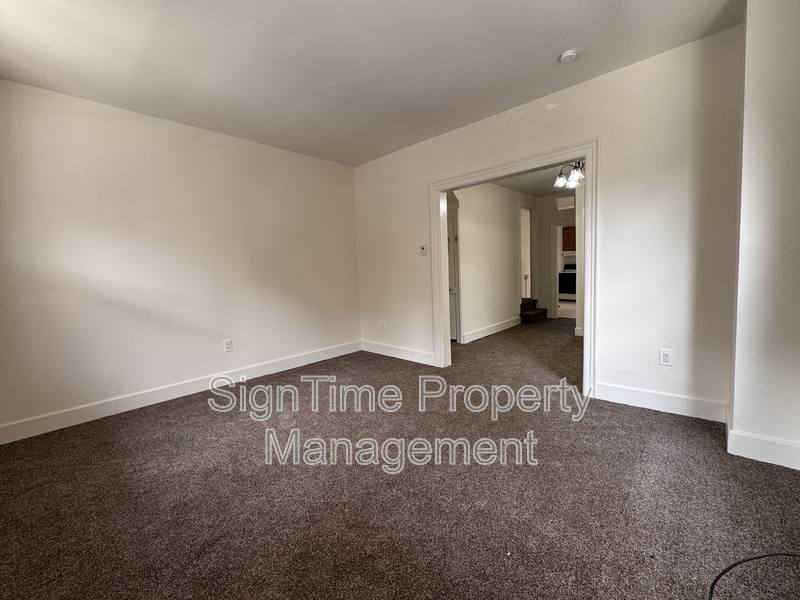 Apartment for rent at 627 N Mulberry St, Hagerstown, MD 21740