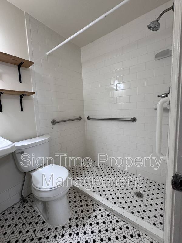 Apartment for rent at 627 N Mulberry St, Hagerstown, MD 21740