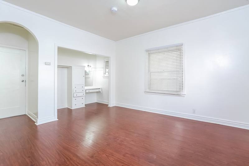 Apartment for rent at 21 Westminster Ave #104, Venice, CA 90291