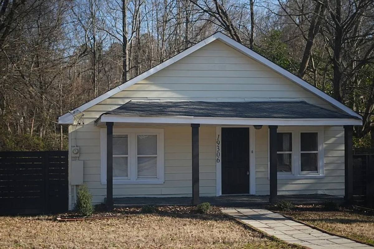 House for rent at 19306 S Hill St, Cornelius, NC 28031