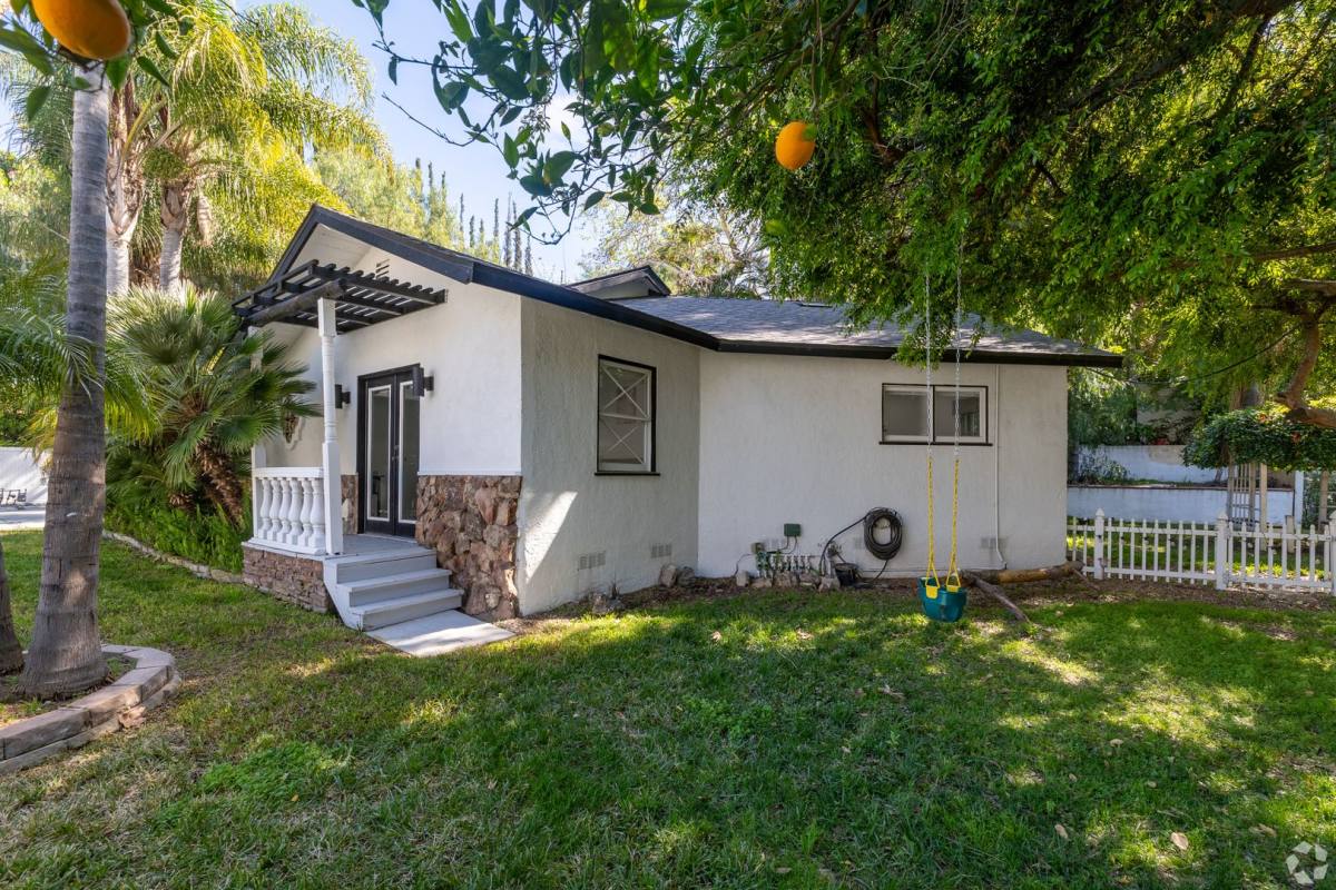 House for rent at 9501 Clybourn Ave, Sun Valley, CA 91352