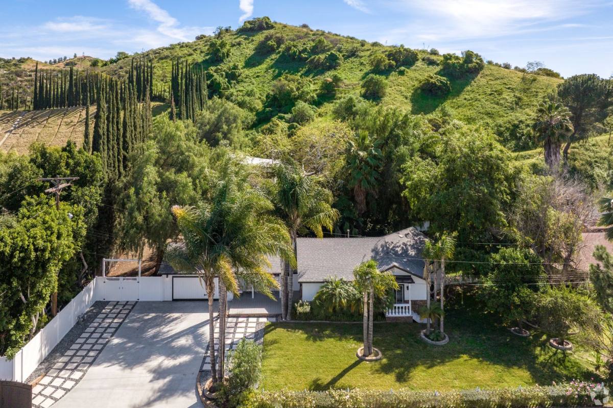 House for rent at 9501 Clybourn Ave, Sun Valley, CA 91352