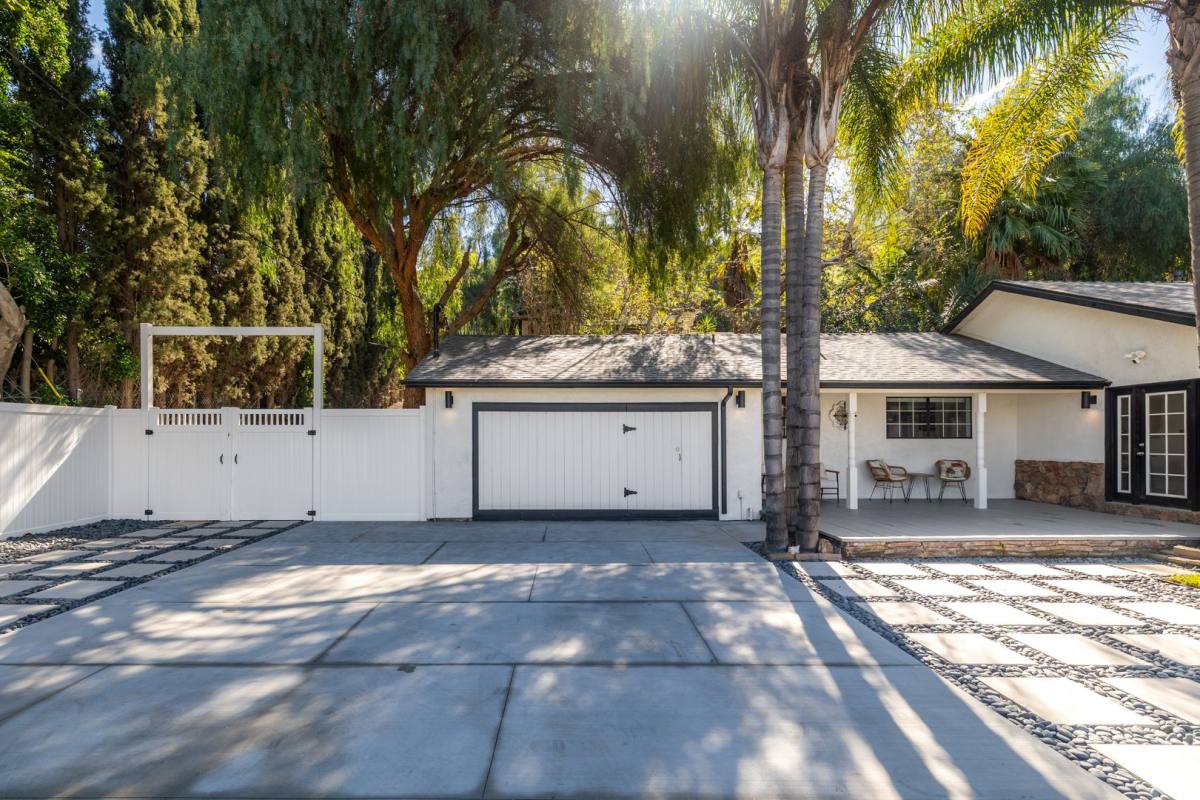 House for rent at 9501 Clybourn Ave, Sun Valley, CA 91352