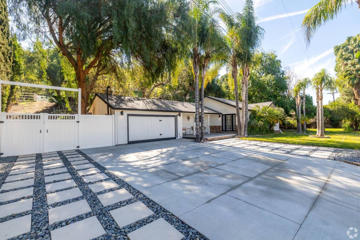 House for rent at 9501 Clybourn Ave, Sun Valley, CA 91352