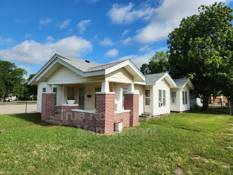 House for rent at 830 E 12th St, Ada, OK 74820