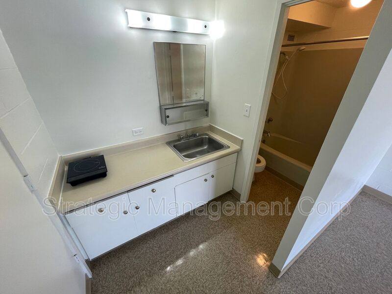 Apartment for rent at 1301 Lusitana St #810, Honolulu, HI 96814
