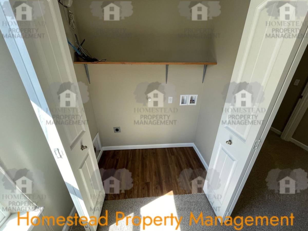 Townhouse for rent at 1410-1412 Marigold Dr, Independence, OR 97351