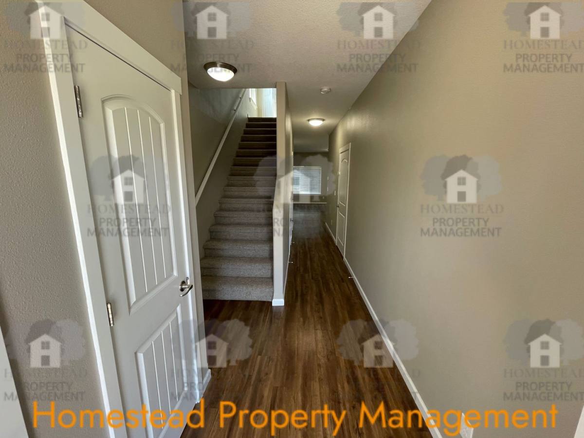 Townhouse for rent at 1410-1412 Marigold Dr, Independence, OR 97351