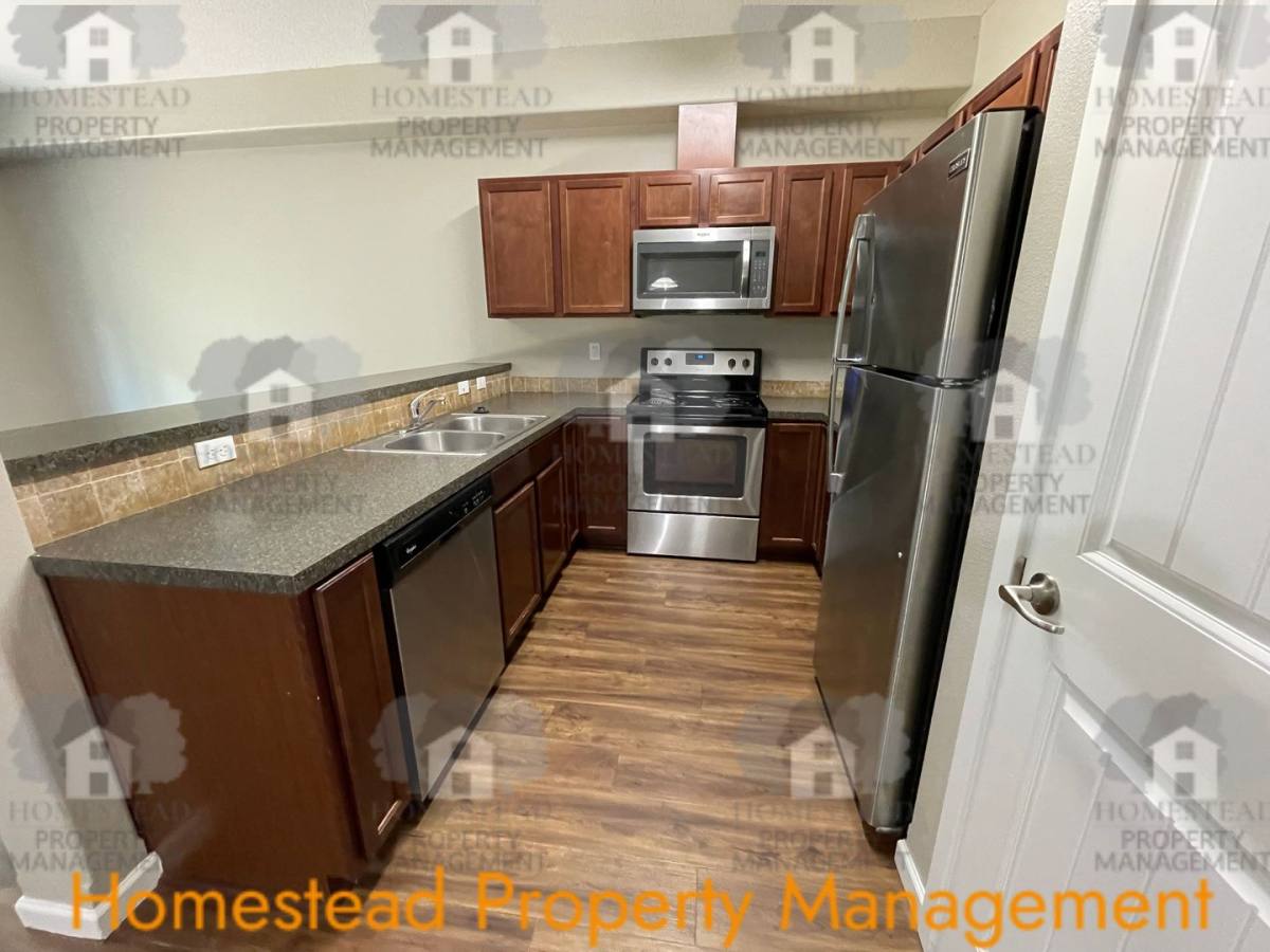 Townhouse for rent at 1410-1412 Marigold Dr, Independence, OR 97351