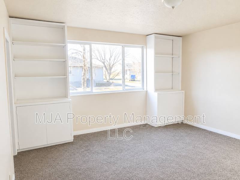 Apartment for rent at 352 E Hampton Ave Main #1, Salt Lake City, UT 84111