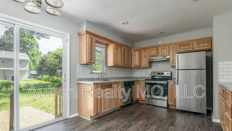 House for rent at 11427 Richmond Ave, Kansas City, MO 64134