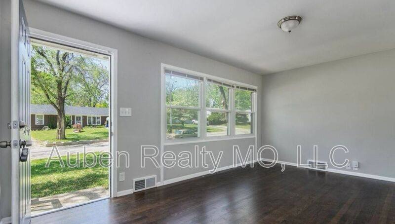 House for rent at 11427 Richmond Ave, Kansas City, MO 64134