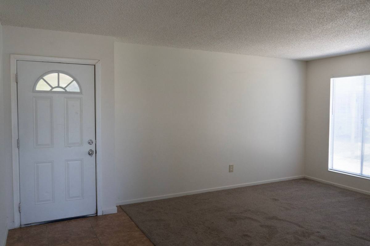 Apartment for rent at 33 W Santa Ana Ave, Clovis, CA 93612
