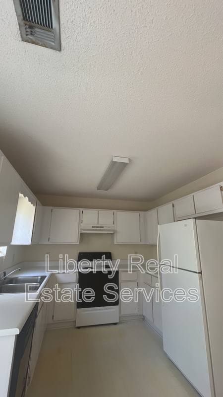Apartment for rent at 1100 Pineland Ave #8E, Hinesville, GA 31313
