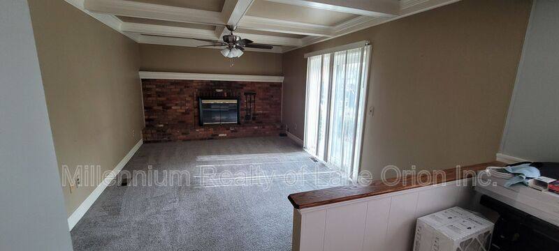 House for rent at 29359 Hemlock Dr, Farmington, MI 48336