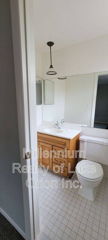 House for rent at 29359 Hemlock Dr, Farmington, MI 48336