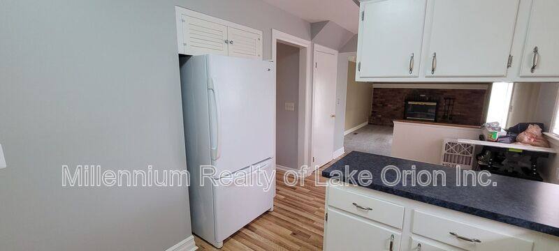 House for rent at 29359 Hemlock Dr, Farmington, MI 48336