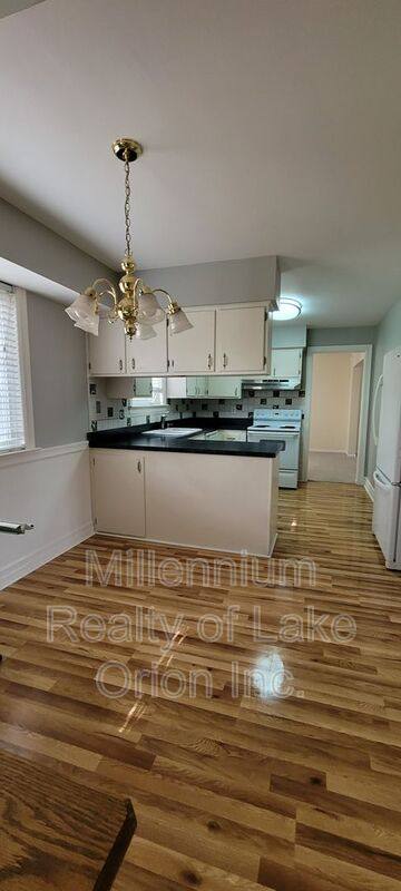 House for rent at 29359 Hemlock Dr, Farmington, MI 48336