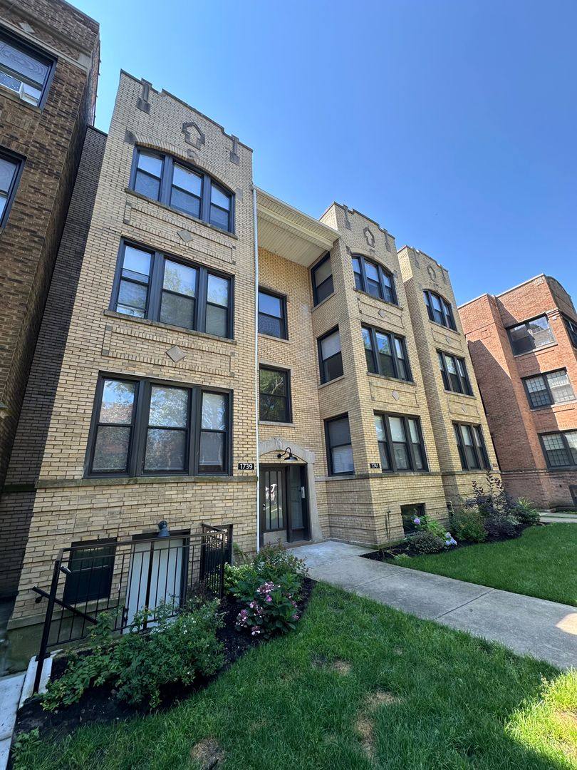 Apartment for rent at 1739-1745 W Wallen Ave, Chicago, IL 60626