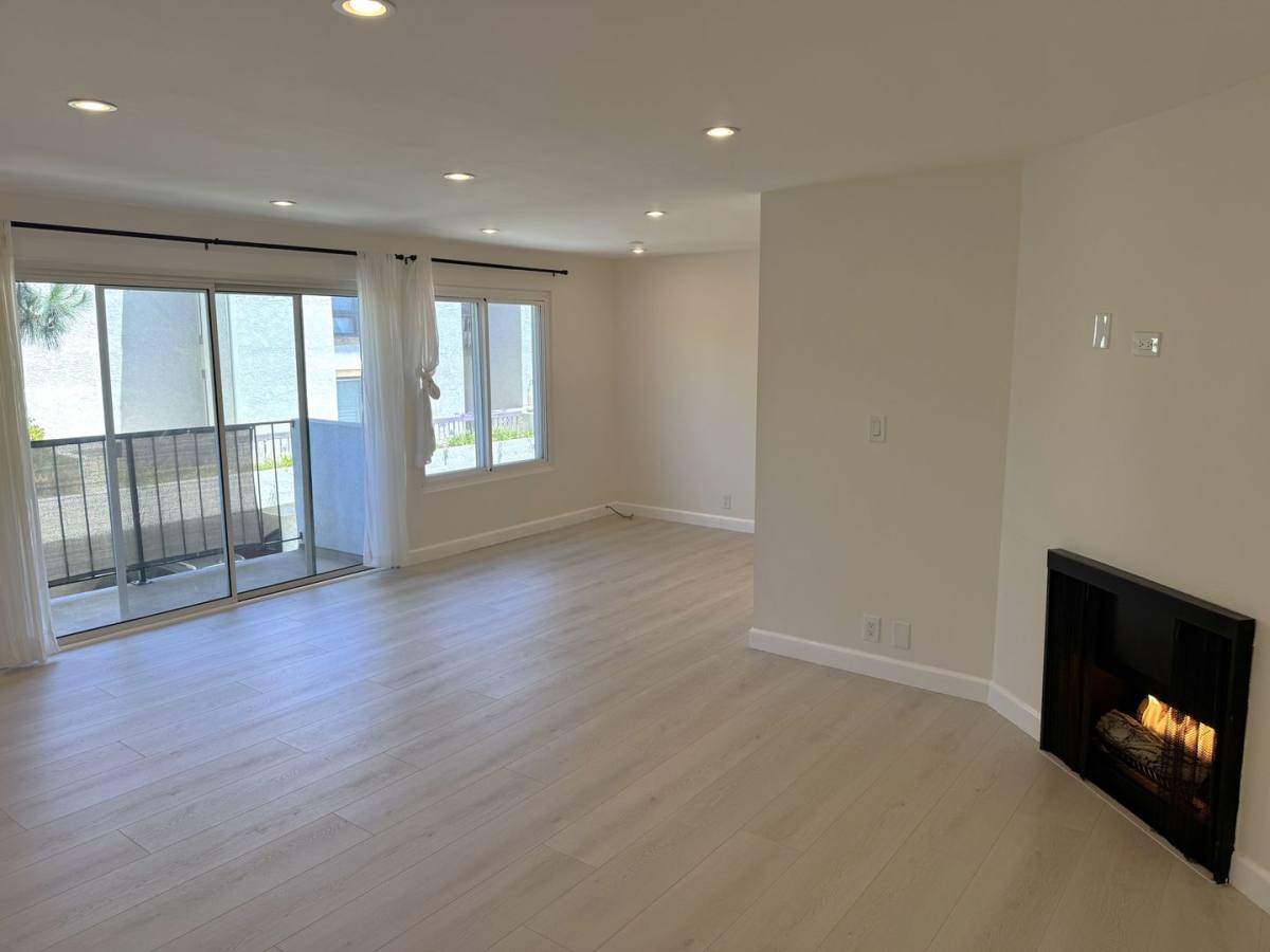 Apartment for rent at 8163 Redlands St, Playa Del Rey, CA 90293