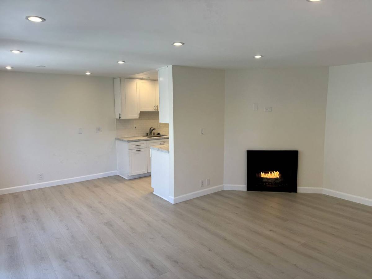 Apartment for rent at 8163 Redlands St, Playa Del Rey, CA 90293
