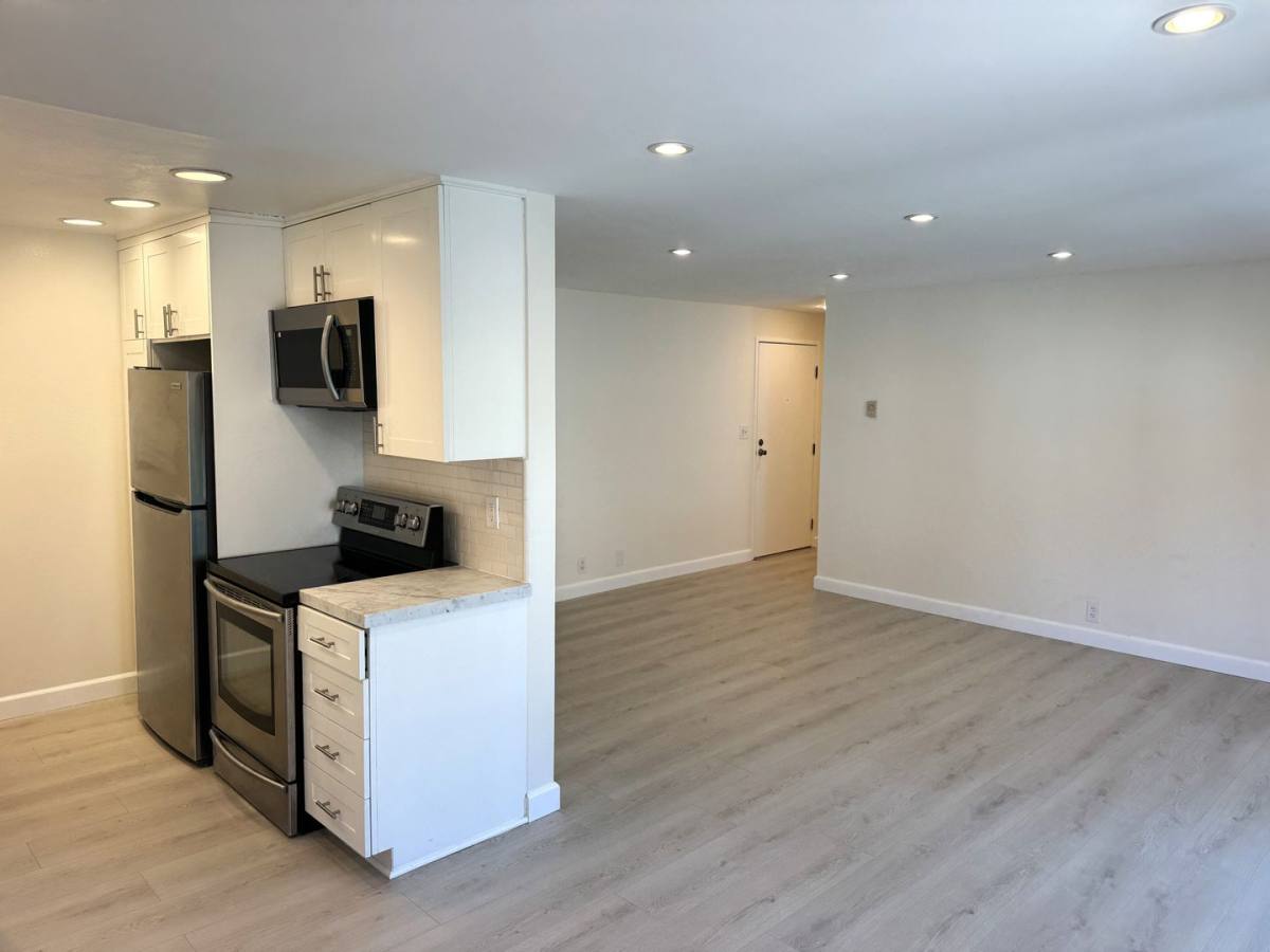Apartment for rent at 8163 Redlands St, Playa Del Rey, CA 90293