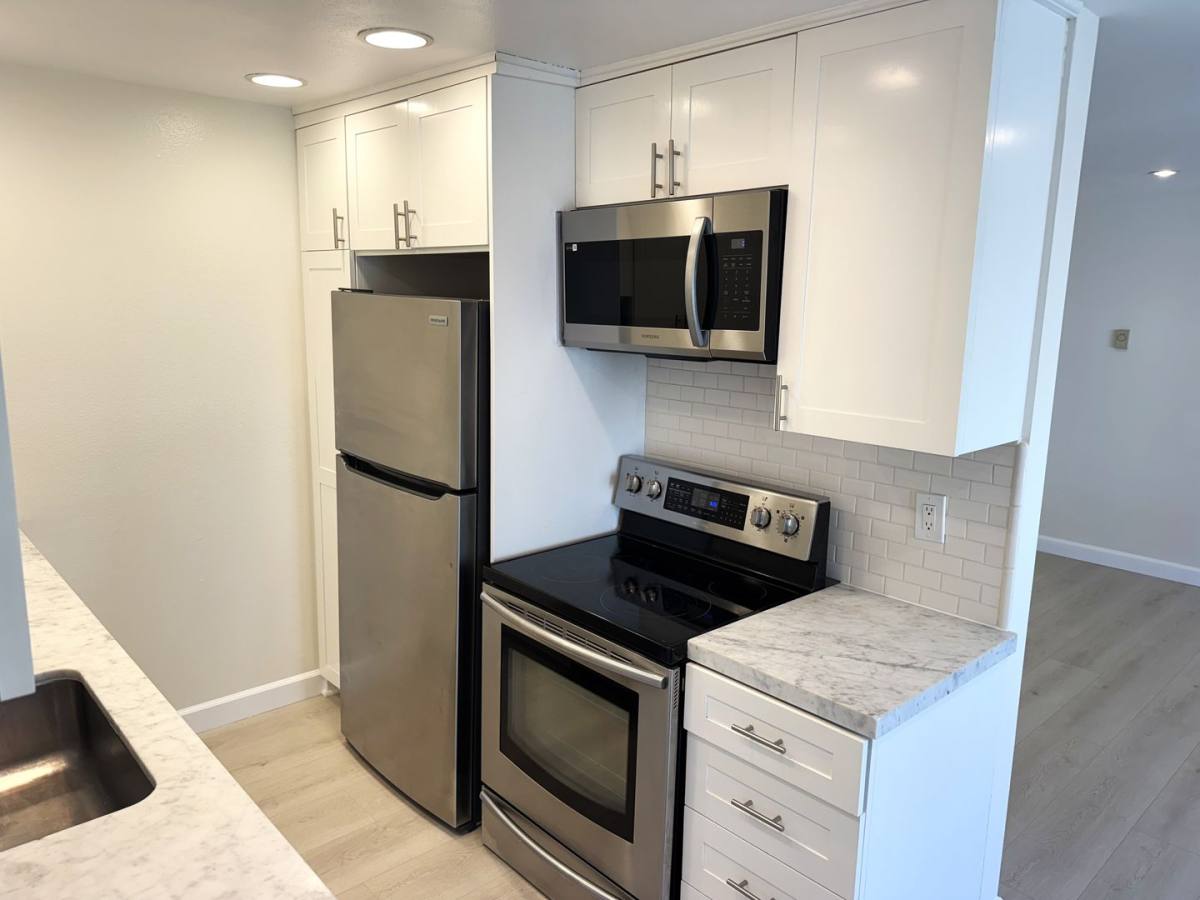 Apartment for rent at 8163 Redlands St, Playa Del Rey, CA 90293