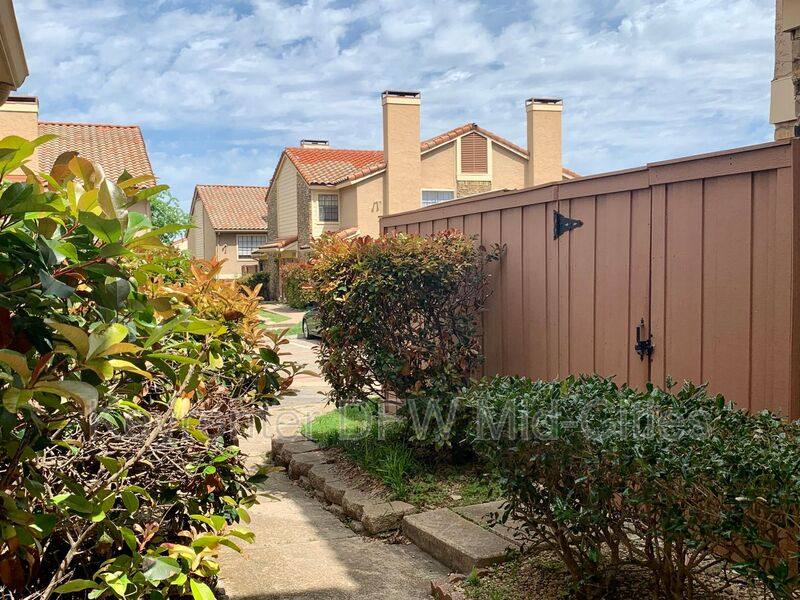 Condo for rent at 2623 Piedras Dr, Irving, TX 75038
