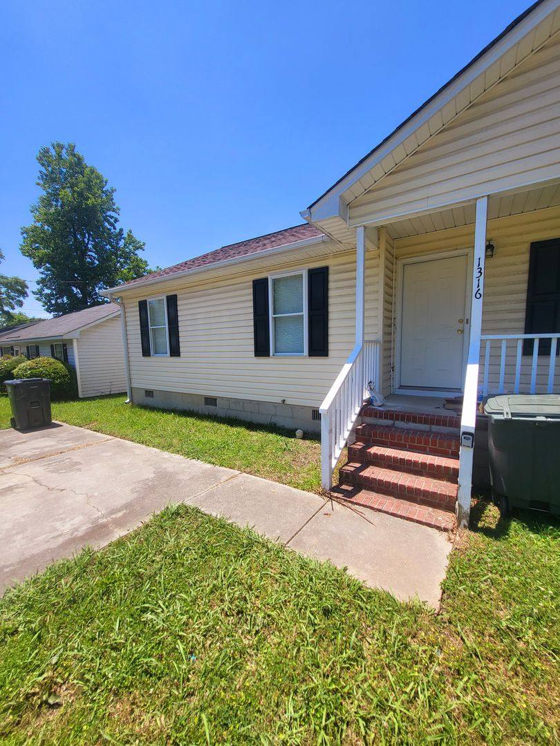 House for rent at 1316 Ardmore Dr, Greensboro, NC 27401