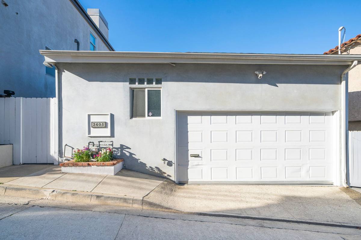 House for rent at 3605 Crest Dr, Manhattan Beach, CA 90266