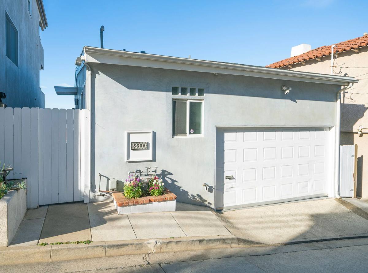 House for rent at 3605 Crest Dr, Manhattan Beach, CA 90266