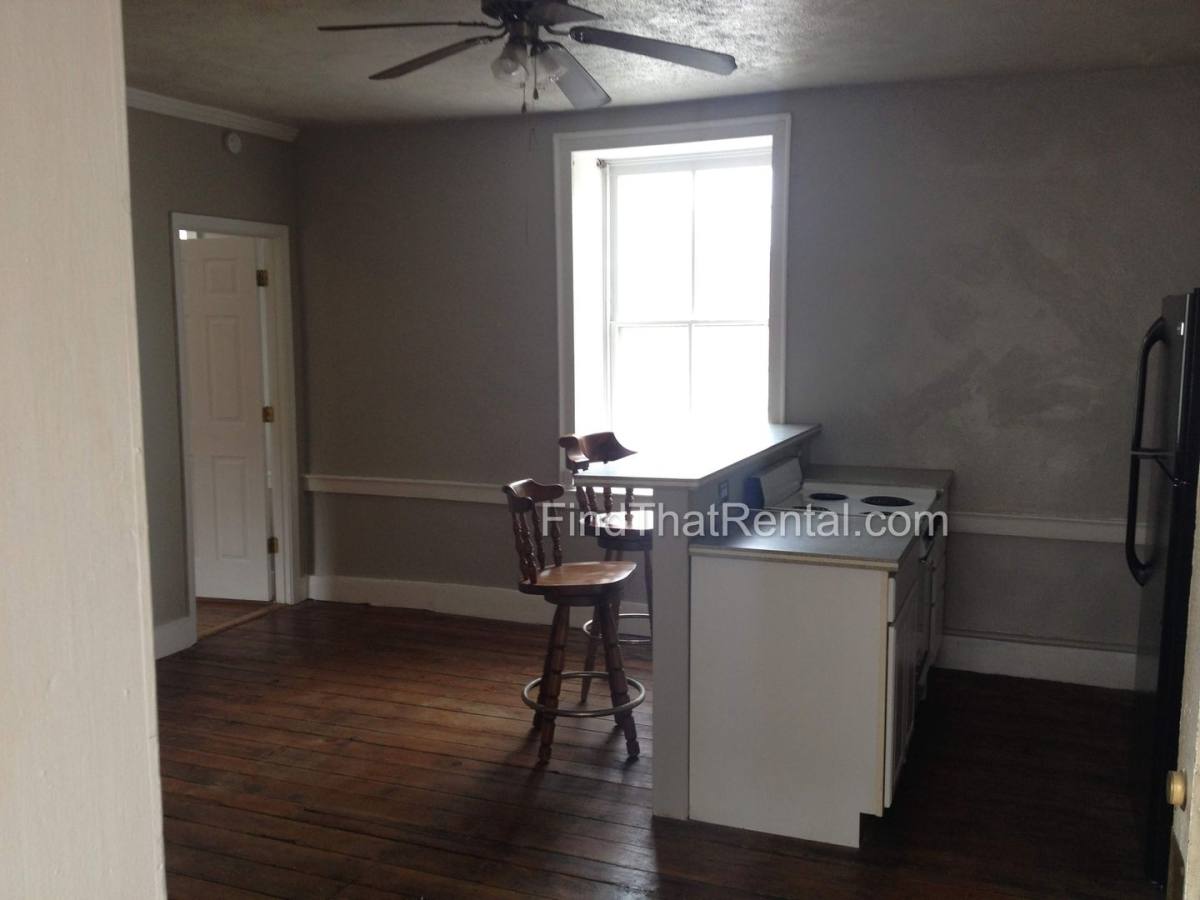 Apartment for rent at 102 N Bedford St, Carlisle, PA 17013