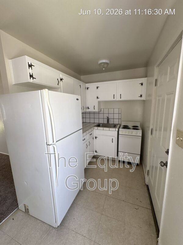 Apartment for rent at 331 E Elm St #5, Hanford, CA 93230