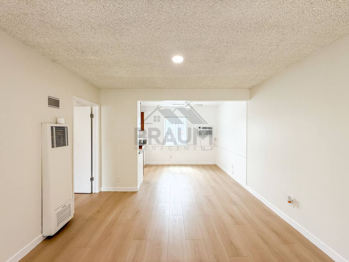 Apartment for rent at 19401 Haynes St, Reseda, CA 91335