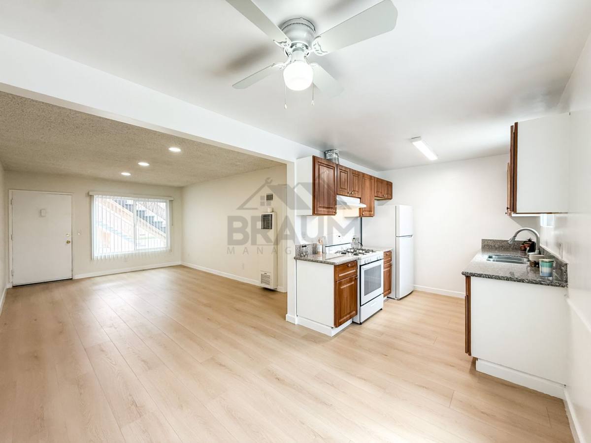 Apartment for rent at 19401 Haynes St, Reseda, CA 91335
