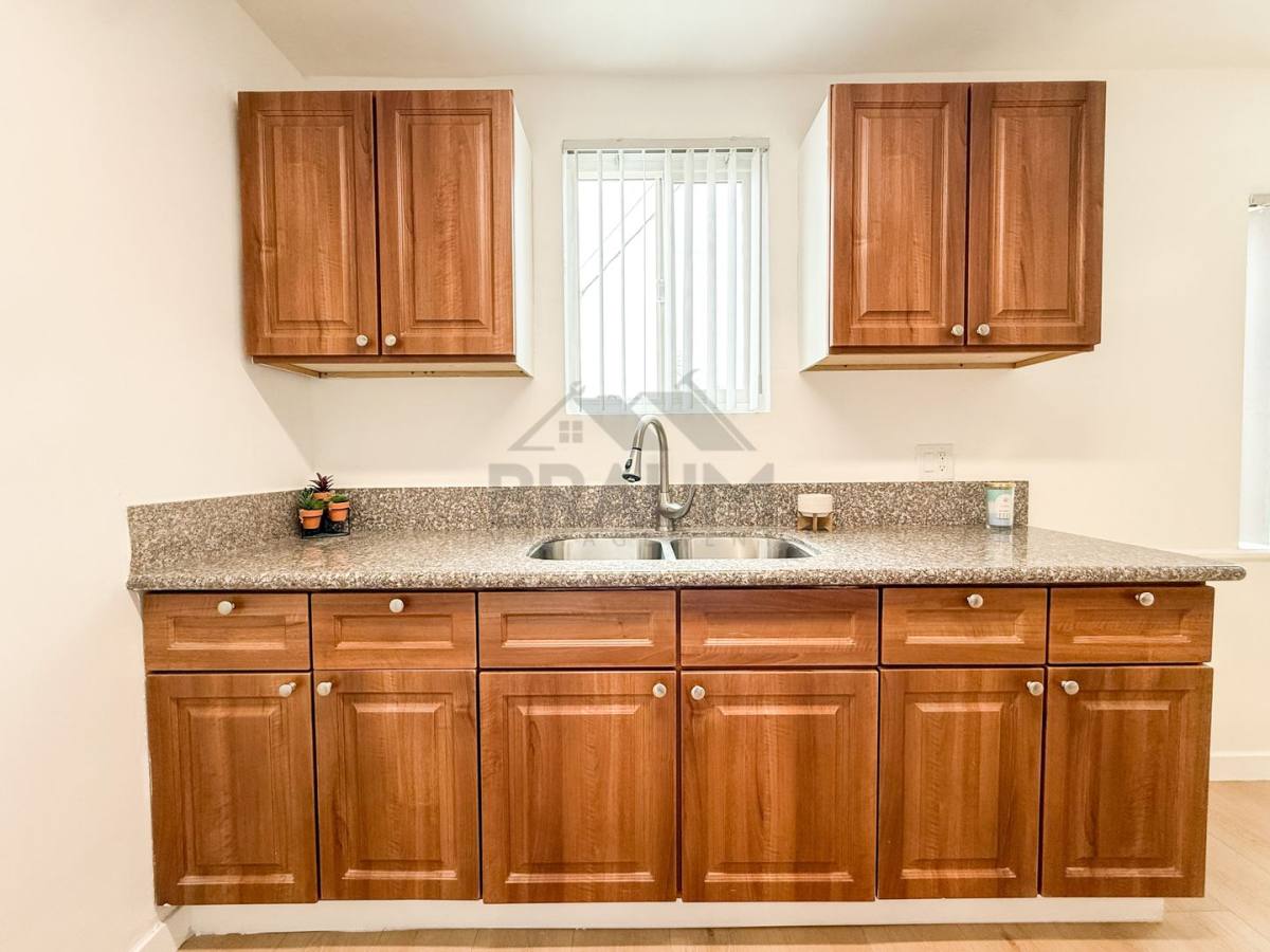 Apartment for rent at 19401 Haynes St, Reseda, CA 91335
