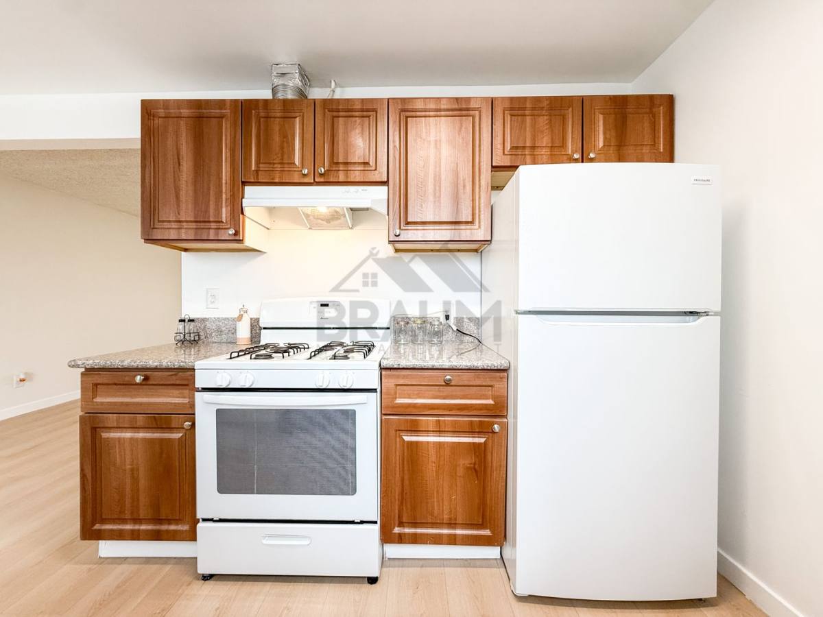 Apartment for rent at 19401 Haynes St, Reseda, CA 91335