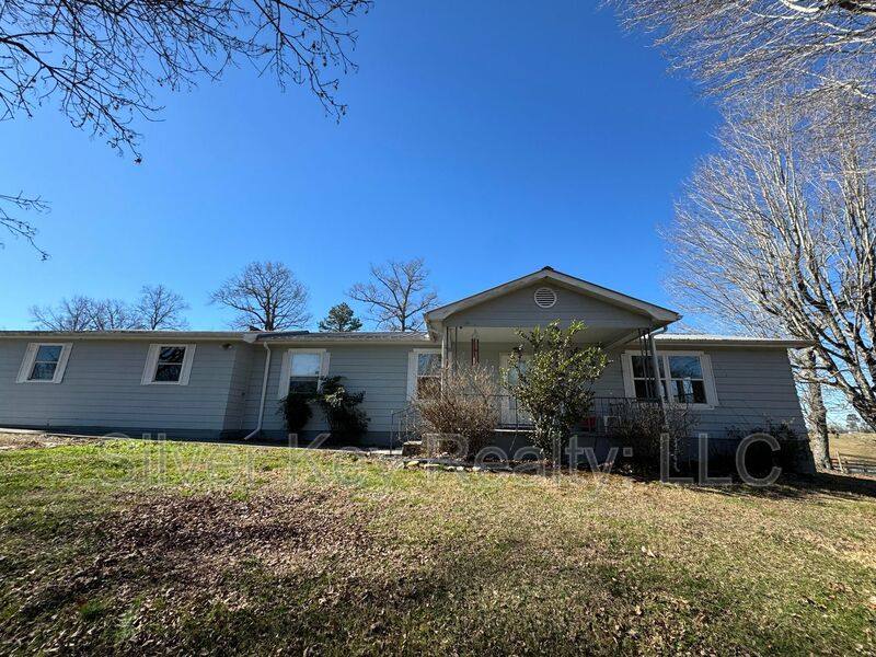 House for rent at 2955 Oakland Rd, Philadelphia, TN 37846