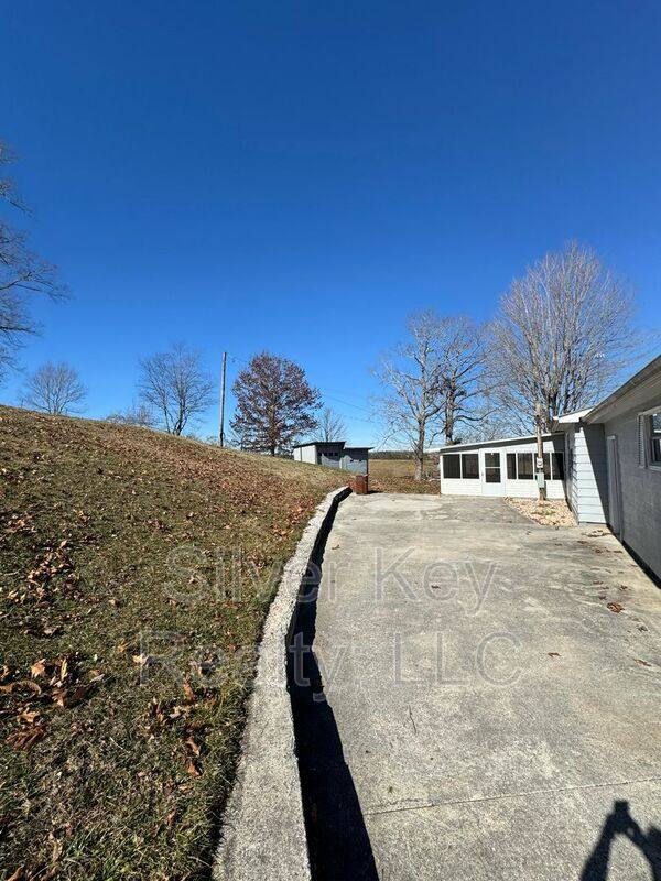 House for rent at 2955 Oakland Rd, Philadelphia, TN 37846