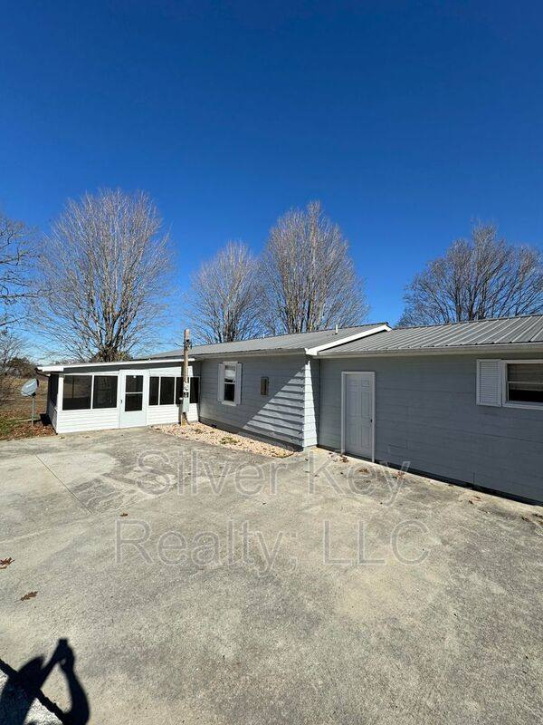 House for rent at 2955 Oakland Rd, Philadelphia, TN 37846